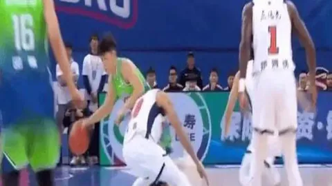 “连续5战伯恩茅斯，曼联苦吞3负2平，战绩惨淡令人担忧！”